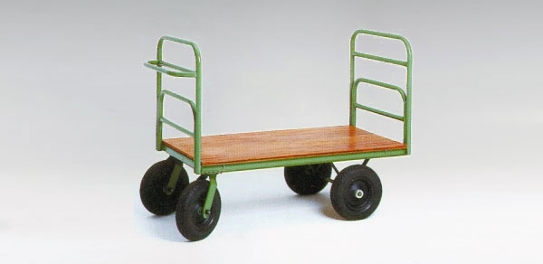 Carro Plataforma com rodas pneumáticas